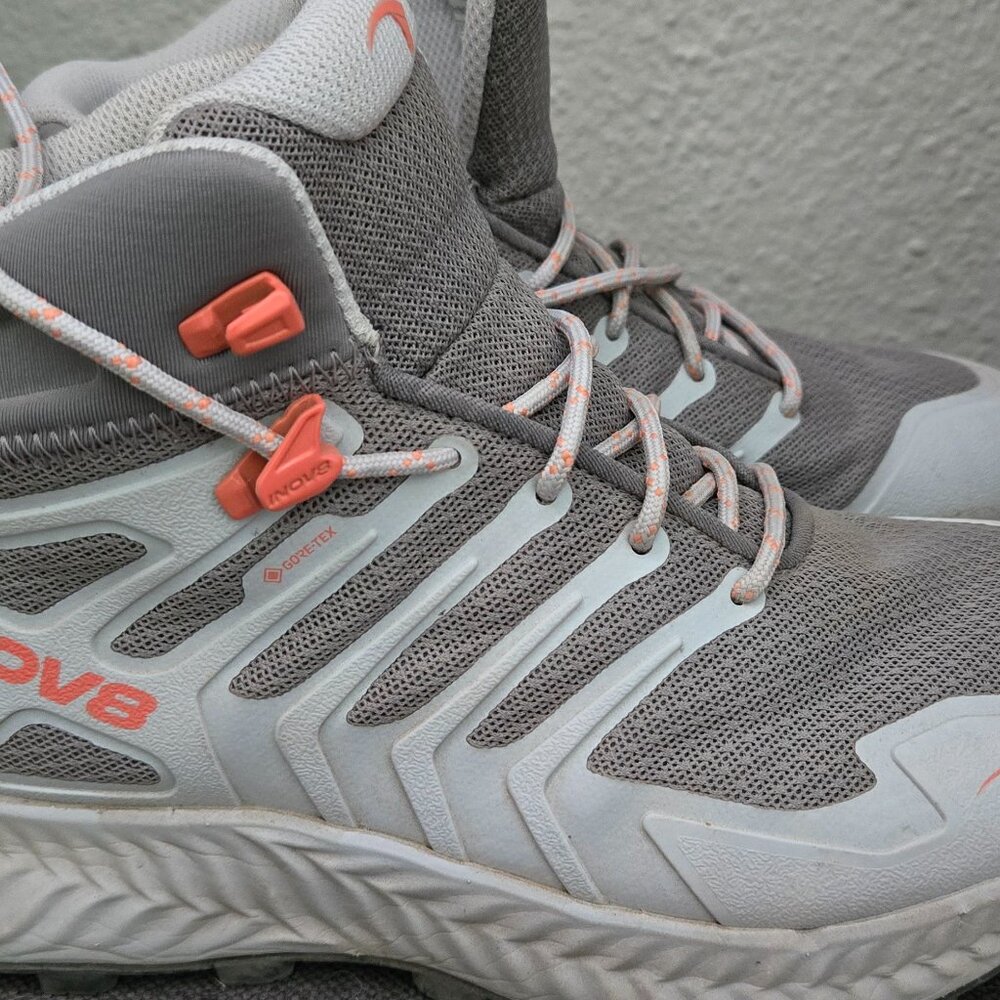 Women's 7.5 INOV-8 Roclite Mid GTX Hiking Shoes